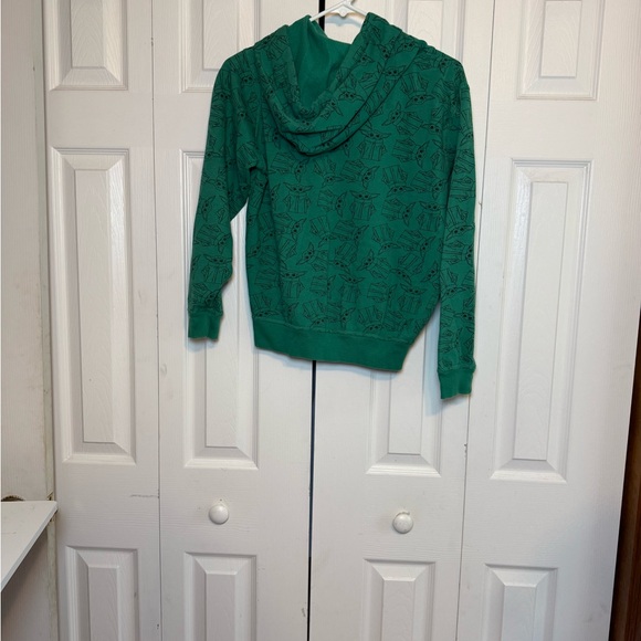 Green‎ Children’s Hoodie with Graphic Baby Yoda Design - Picture 2 of 6